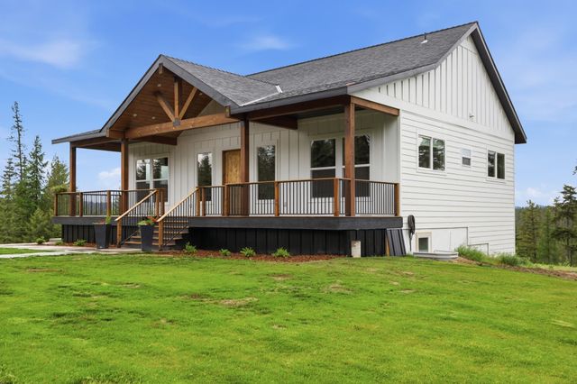 11532 E Antler Rd, Chattaroy, WA 99003