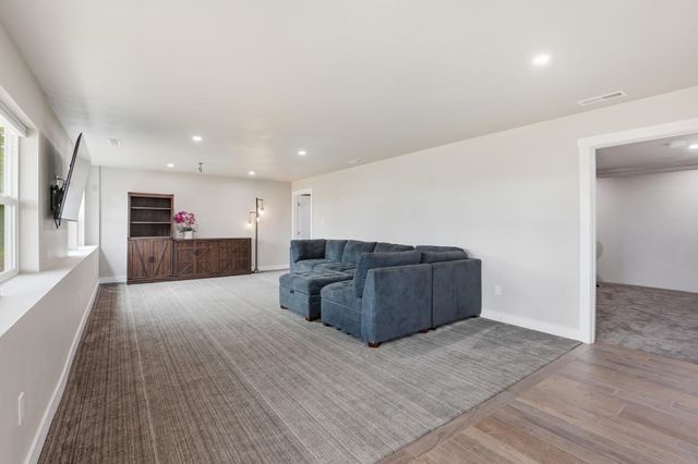 11532 E Antler Rd, Chattaroy, WA 99003