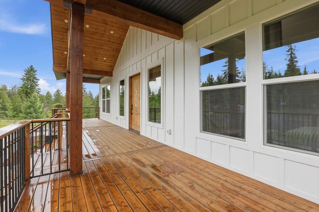 11532 E Antler Rd, Chattaroy, WA 99003