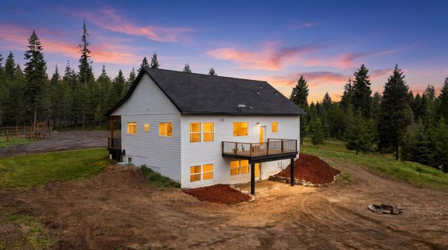 11532 E Antler Rd, Chattaroy, WA 99003