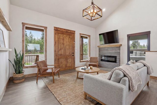 11532 E Antler Rd, Chattaroy, WA 99003