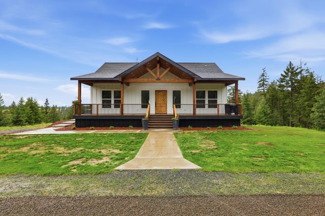11532 E Antler Rd, Chattaroy, WA 99003