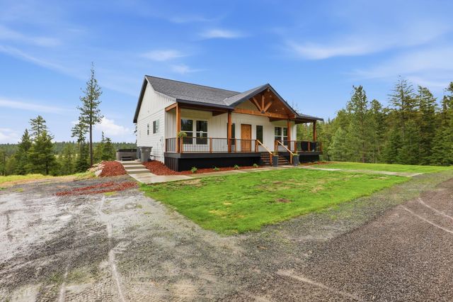 11532 E Antler Rd, Chattaroy, WA 99003