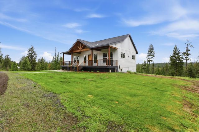 11532 E Antler Rd, Chattaroy, WA 99003