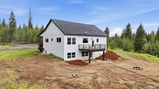 11532 E Antler Rd, Chattaroy, WA 99003