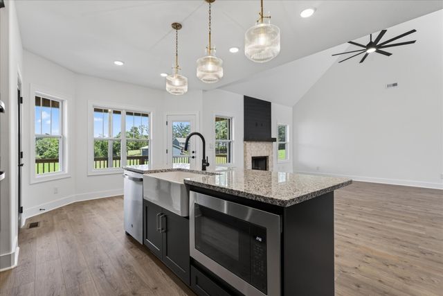 4807 Hunter Rd, Southside, TN 37171