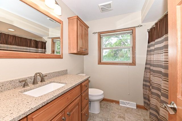 2191 W Hope LANE, Oak Creek, WI 53154