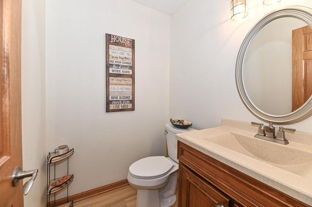 2191 W Hope LANE, Oak Creek, WI 53154