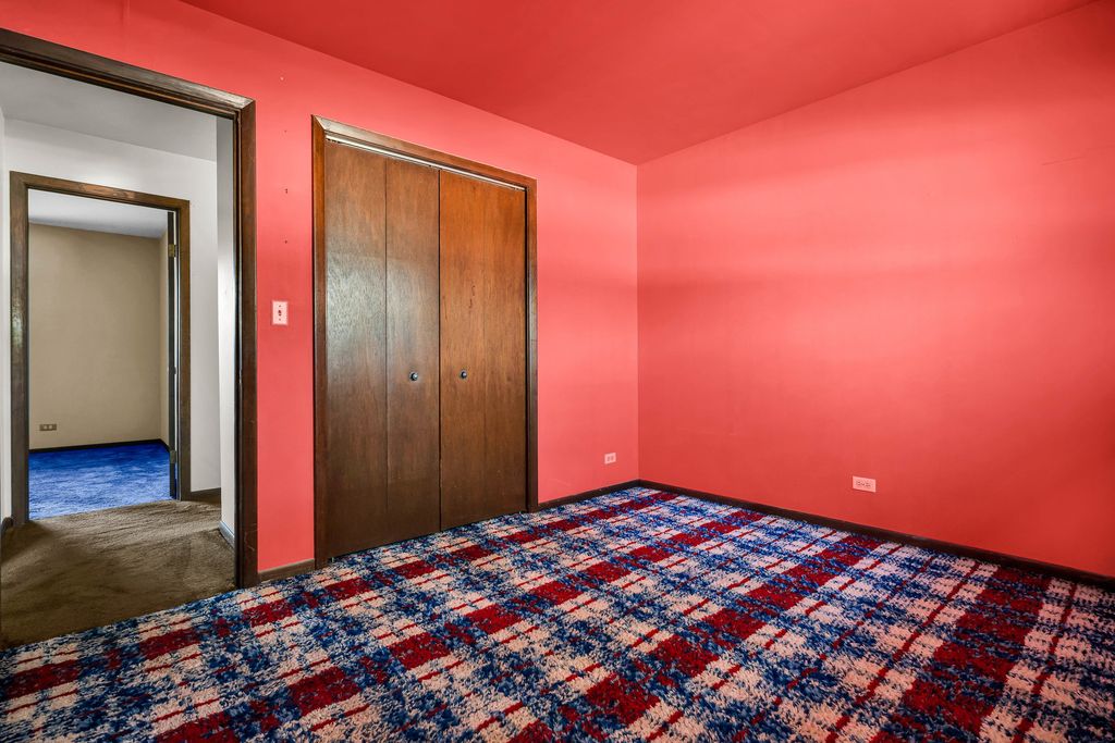 Image 17 of property listing at 409 Marion Street, Roselle, IL 60172