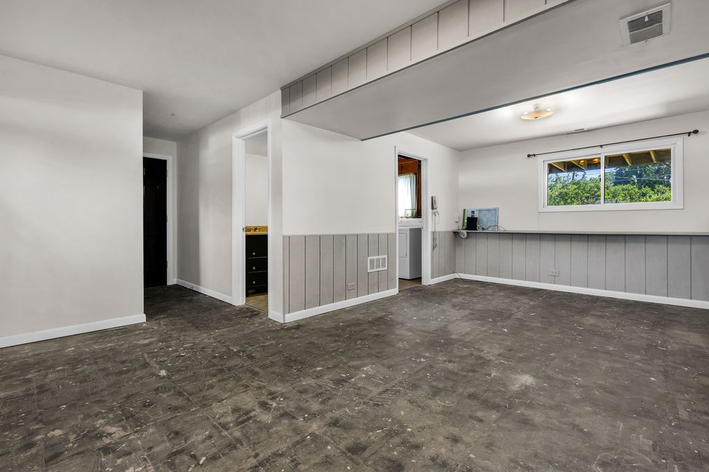 Image 19 of property listing at 409 Marion Street, Roselle, IL 60172