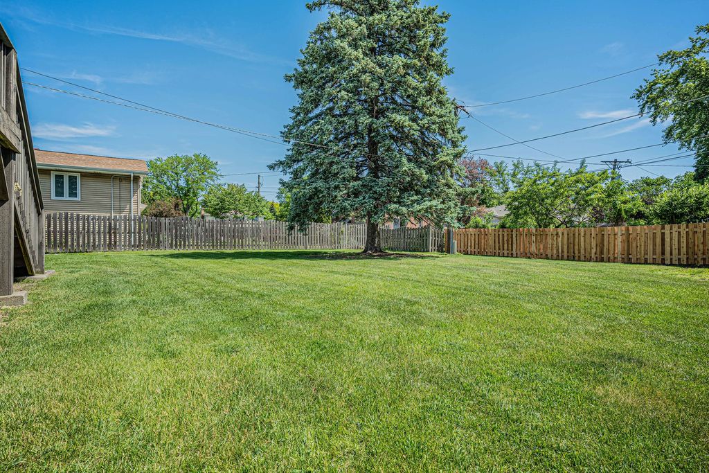 Image 26 of property listing at 409 Marion Street, Roselle, IL 60172