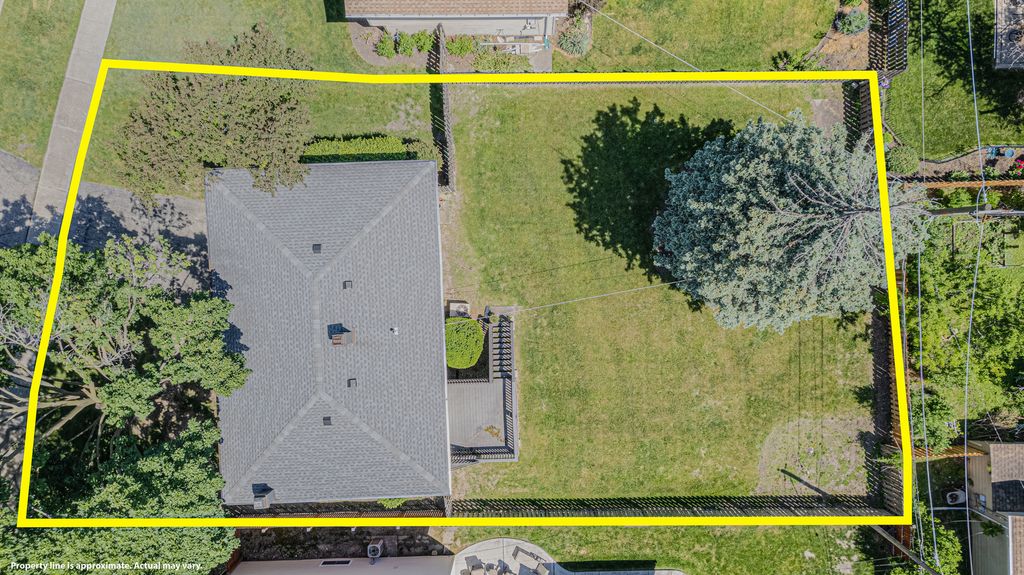 Image 27 of property listing at 409 Marion Street, Roselle, IL 60172