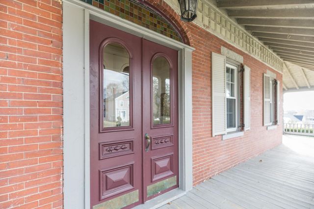 713 Central Ave Apt 1, Dover, NH 03820