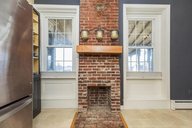 713 Central Ave Apt 1, Dover, NH 03820