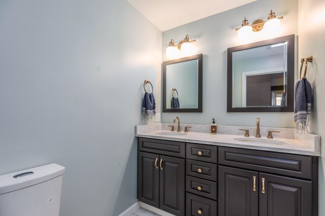 713 Central Ave Apt 1, Dover, NH 03820