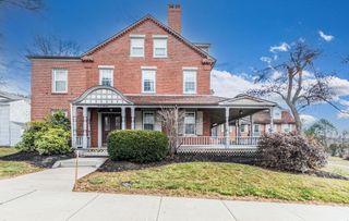 713 Central Ave Apt 1, Dover, NH 03820