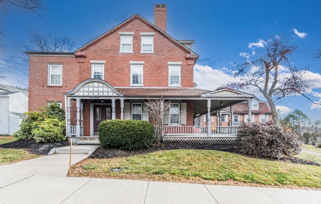 713 Central Ave Apt 1, Dover, NH 03820