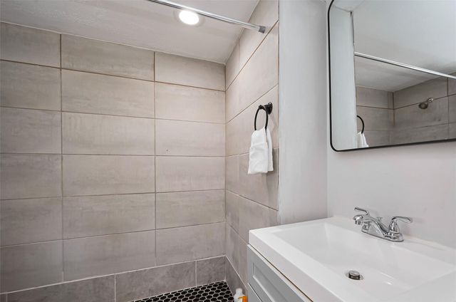 05114 Grantwood Street, Houston, TX 77004