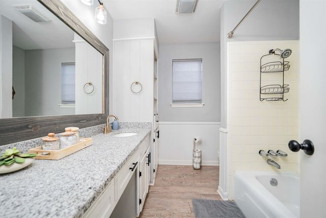 1302 Dennis, Longview, TX 75605