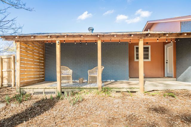 1302 Dennis, Longview, TX 75605