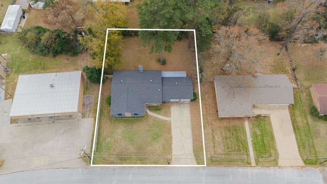 1302 Dennis, Longview, TX 75605