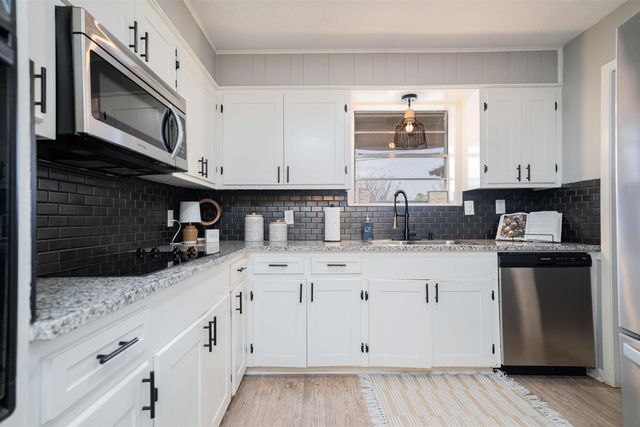 1302 Dennis, Longview, TX 75605