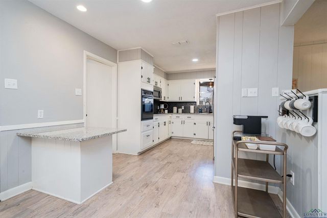 1302 Dennis, Longview, TX 75605