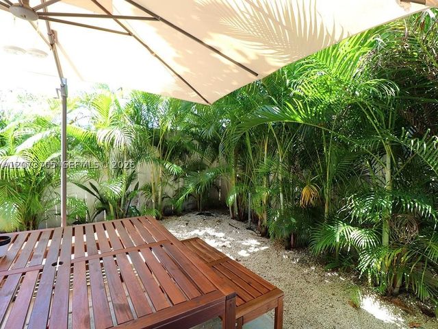 260 NW 40th St A, Miami, FL 33127