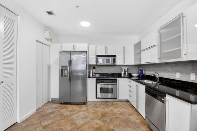 1617 N Flagler Drive 304, West Palm Beach, FL 33407