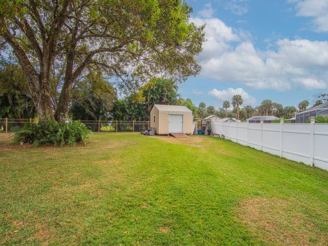 3118 Old Edwards Road, Fort Pierce, FL 34981