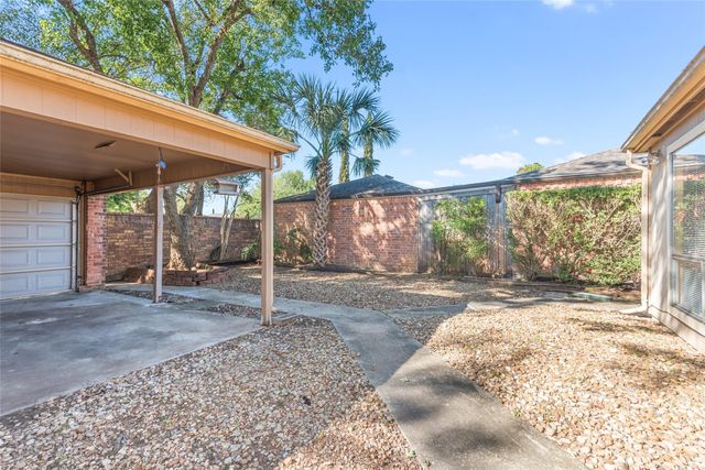 8915 Beau Monde Drive, Houston, TX 77099