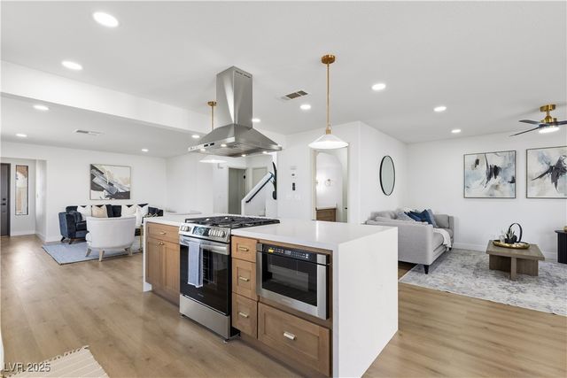 9504 Cliff View Way, Las Vegas, NV 89117