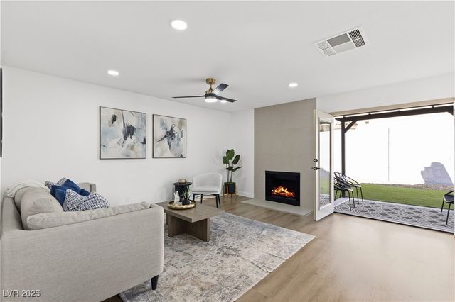 9504 Cliff View Way, Las Vegas, NV 89117