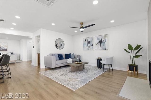 9504 Cliff View Way, Las Vegas, NV 89117