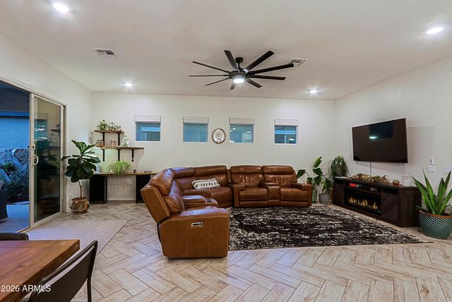 4941 W LA PUENTA Avenue, Laveen, AZ 85339