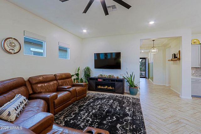 4941 W LA PUENTA Avenue, Laveen, AZ 85339