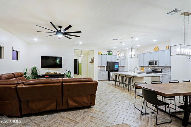 4941 W LA PUENTA Avenue, Laveen, AZ 85339