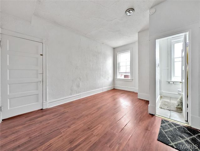 5911-5913 S Broadway, St Louis, MO 63111