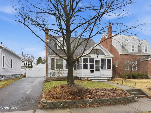1327 Baker Avenue, Schenectady, NY 12309