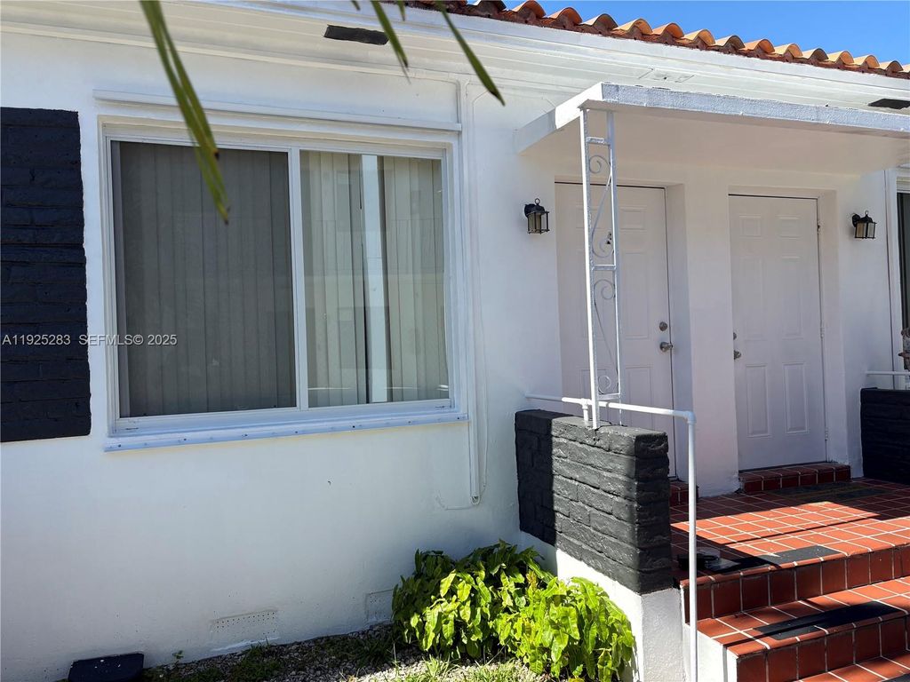 1035 SW 3rd St 2, Miami, FL 33130