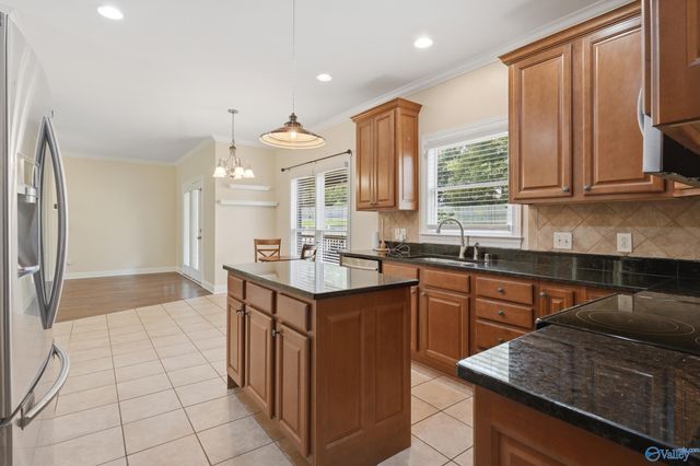 161 Redcliffe Drive NW, Huntsville, AL 35806