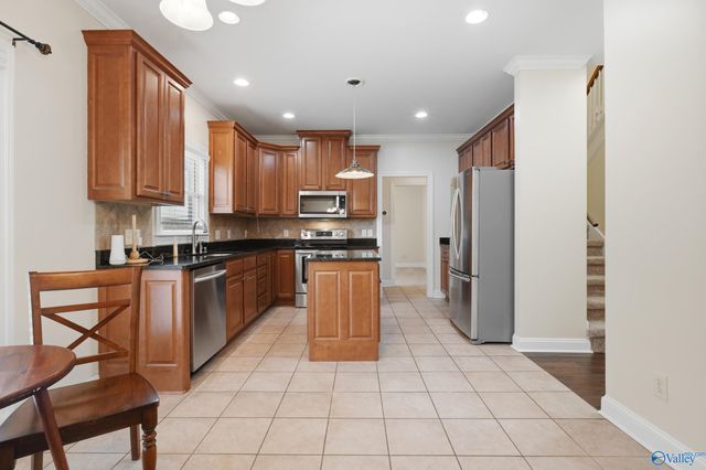 161 Redcliffe Drive NW, Huntsville, AL 35806