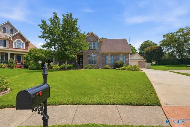 161 Redcliffe Drive NW, Huntsville, AL 35806