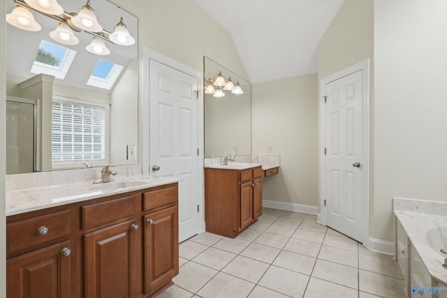 161 Redcliffe Drive NW, Huntsville, AL 35806