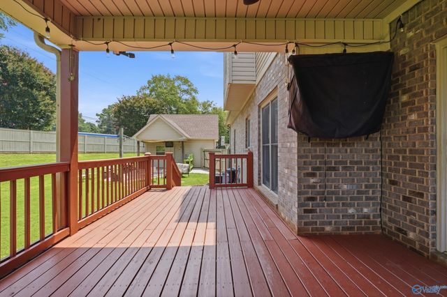 161 Redcliffe Drive NW, Huntsville, AL 35806