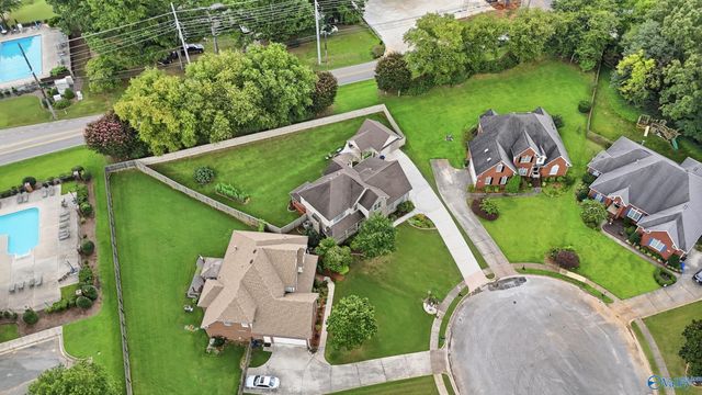 161 Redcliffe Drive NW, Huntsville, AL 35806
