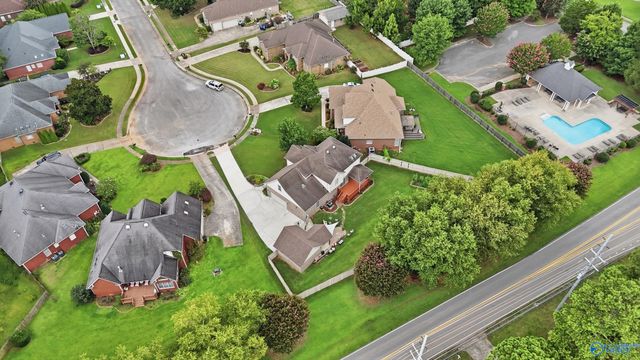 161 Redcliffe Drive NW, Huntsville, AL 35806