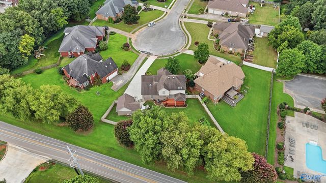 161 Redcliffe Drive NW, Huntsville, AL 35806