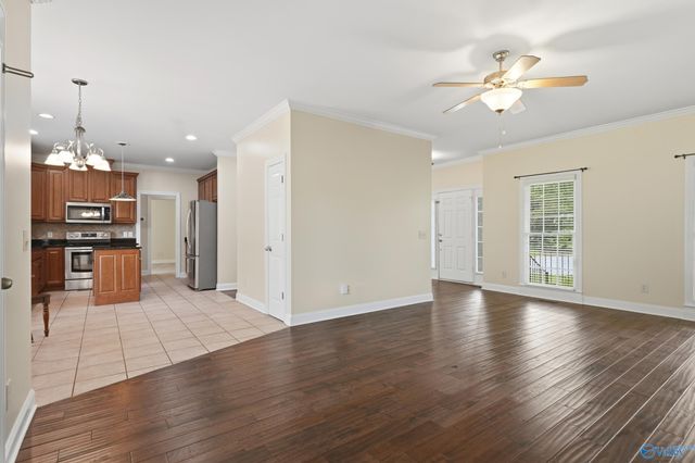 161 Redcliffe Drive NW, Huntsville, AL 35806