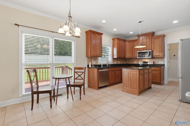 161 Redcliffe Drive NW, Huntsville, AL 35806